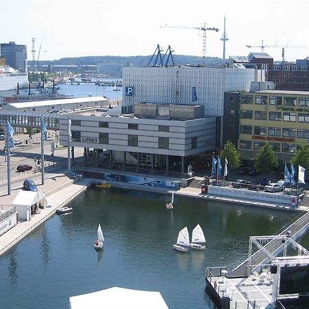 Hotel Am Schwedenkai Kiel Bagian luar foto
