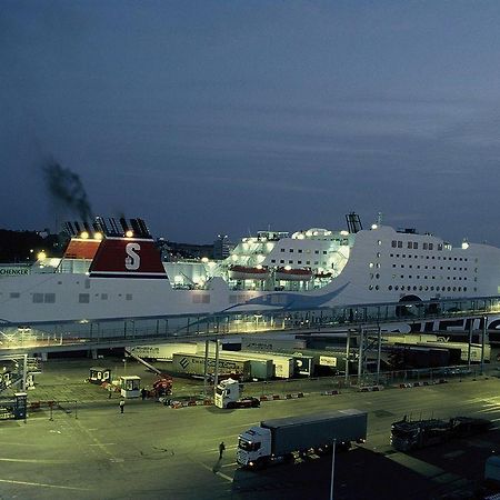 Hotel Am Schwedenkai Kiel Bagian luar foto